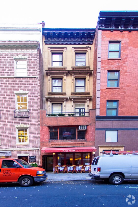 Vista de frente - 21 E 62nd St
