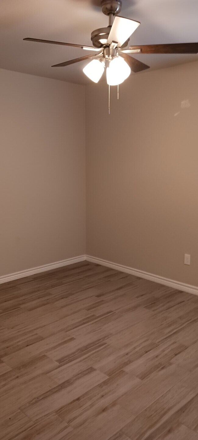 Foto del edificio - 2611 Leroy Ln