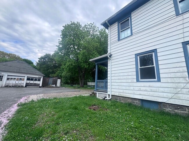 Building Photo - 32-34 Linnell Street, Unit #34