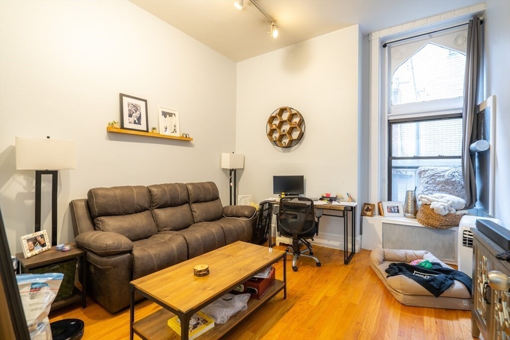 Primary Photo - 271 Dartmouth St