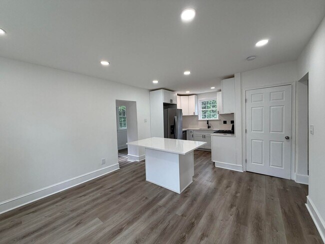 Foto del edificio - Spacious NE Roanoke City Home!
