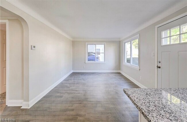 Foto del edificio - 5005 Kenmore Ave