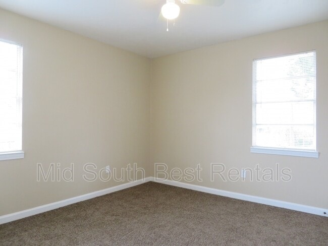 Building Photo - 2372 Verdun St