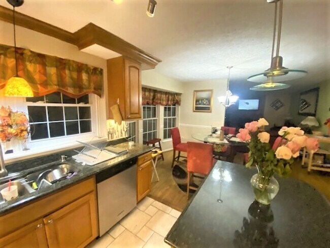 Foto del edificio - 8310 Chestnut Farm Ln