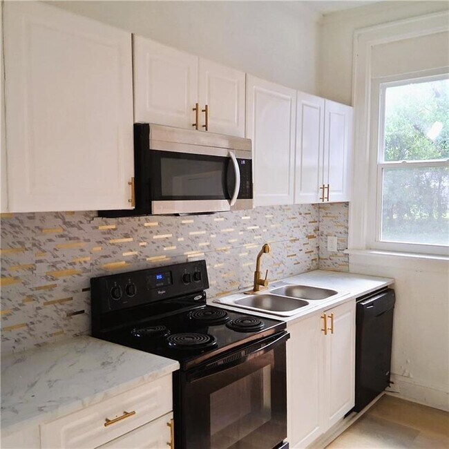 Foto del edificio - 3435 Hillcrest Rd