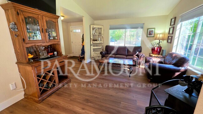 Foto del edificio - Gorgeous 3-Bedroom Home with 2 Bonus Rooms!