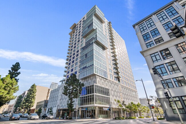 Foto del edificio - 1050 S Grand Ave