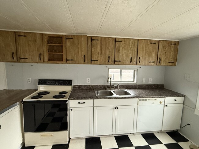 Foto del edificio - 2 Bedroom 1 Bath Mobile Home in Madison He...