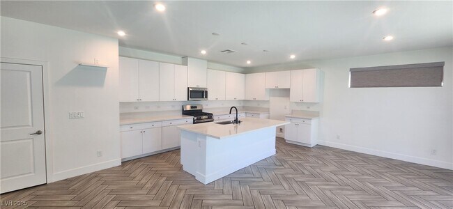 Foto del edificio - 6143 W Conn Ave