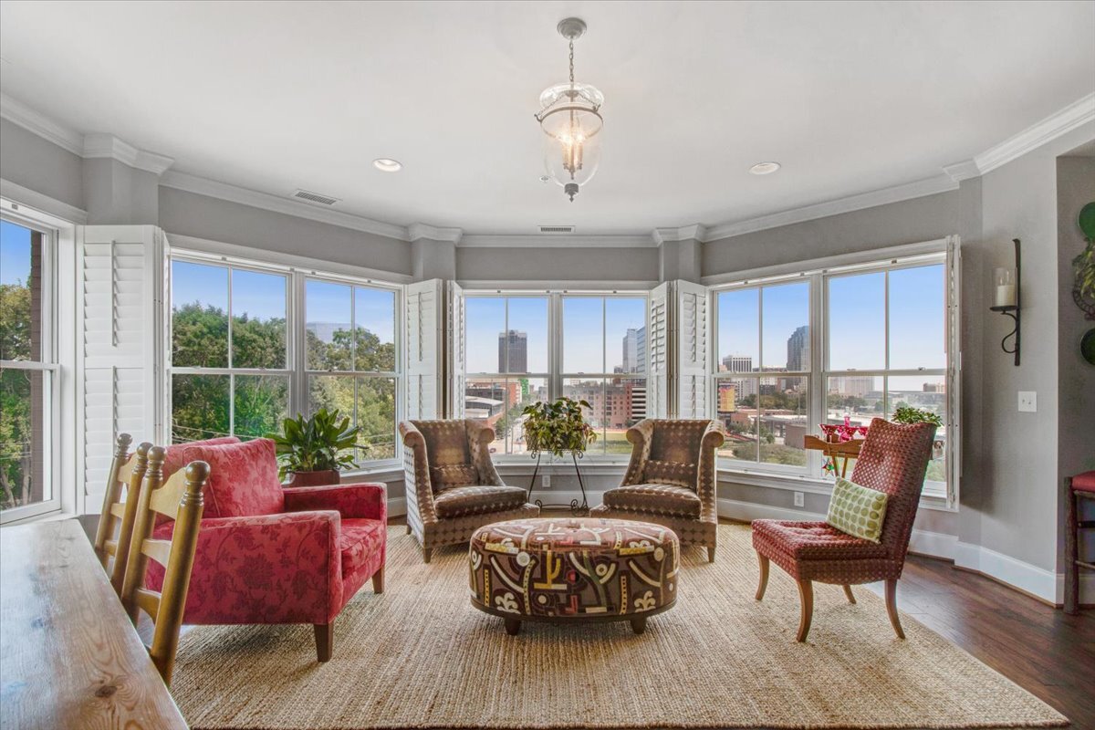 Primary Photo - 710 Independence Pl