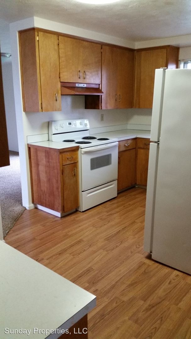 Building Photo - 687 Division Ave