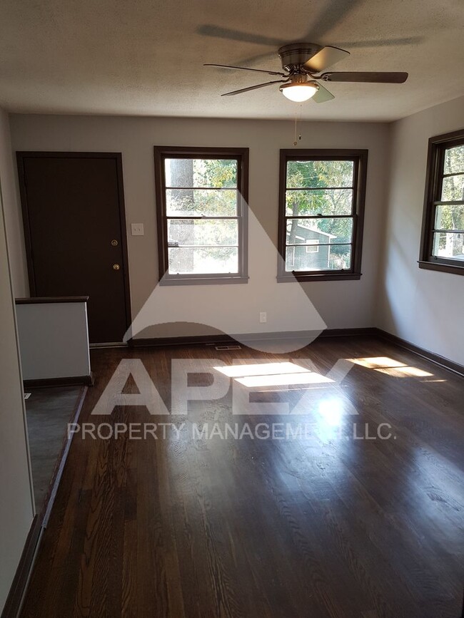 Foto del edificio - 3 Bd 1- Ba Single Family Home off Western ...