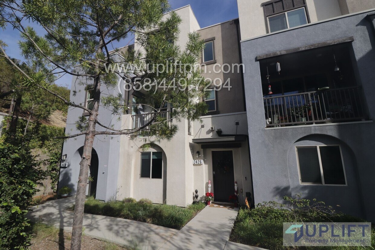 Foto del edificio - Spacious 4-bedroom, 4-bath Condo - More Photos Coming Soon