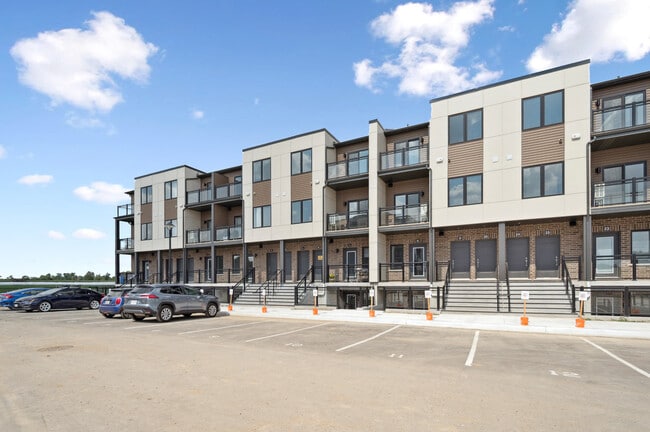 Building Photo - 940 St David St N