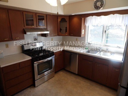Building Photo - 2450 Lincoln Dr