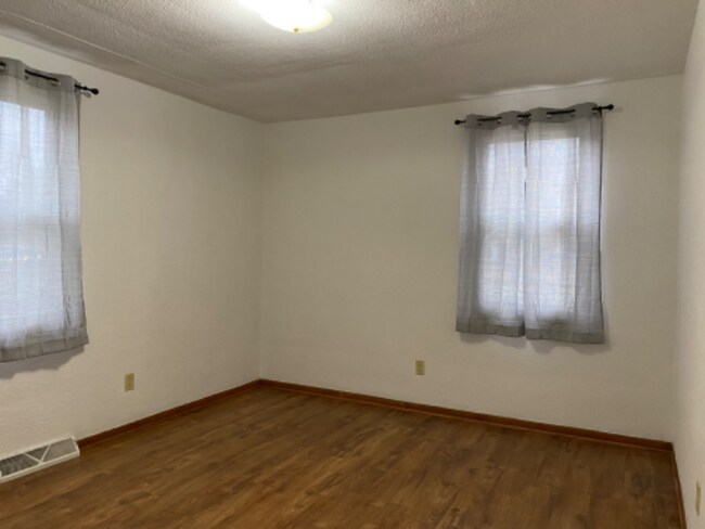 Building Photo - 4412 Hyde Park Ave SW