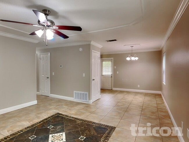 Foto del edificio - 563 Robin Hill Cir