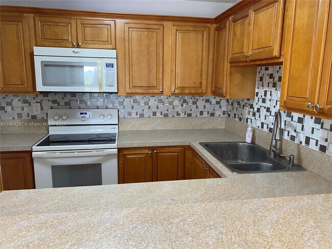 Building Photo - 9301 SW 92nd Ave