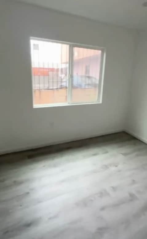 Foto principal - 822 W 42nd Pl