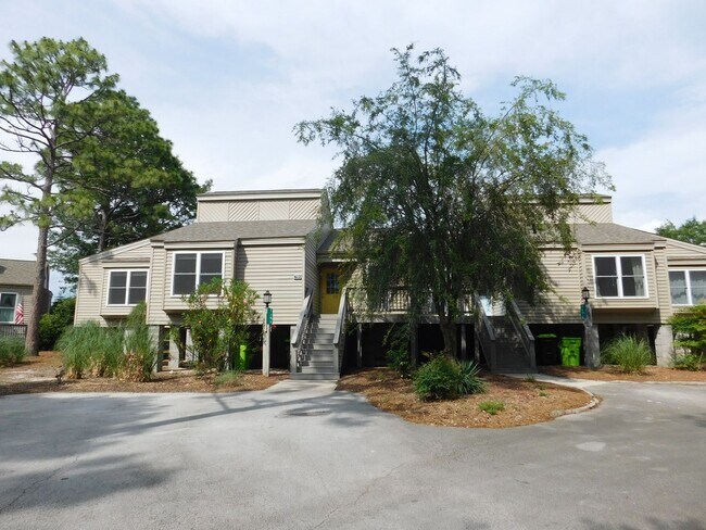 Foto del edificio - 7151 Windward Dr