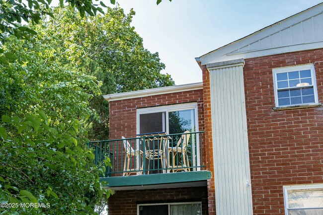 Building Photo - 65 Cedar Ave