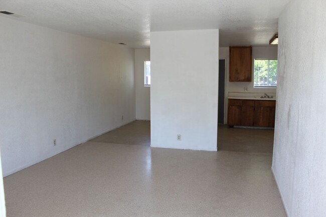 Building Photo - 285 W Orange Ave