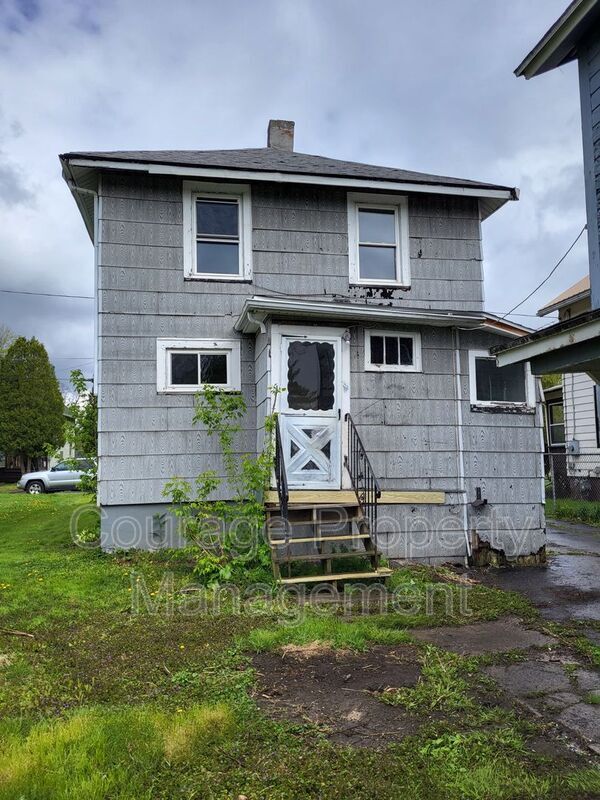 Building Photo - 806 Moore St