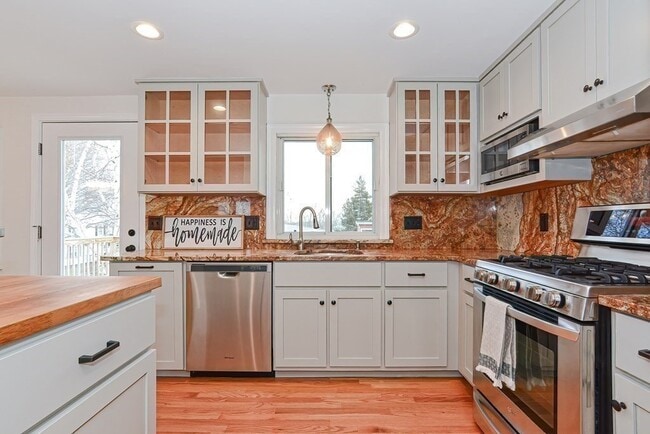 Foto del edificio - 21 Swan Ave