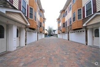 Building Photo - 330 Maple Ave