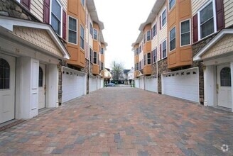 Building Photo - 330 Maple Ave