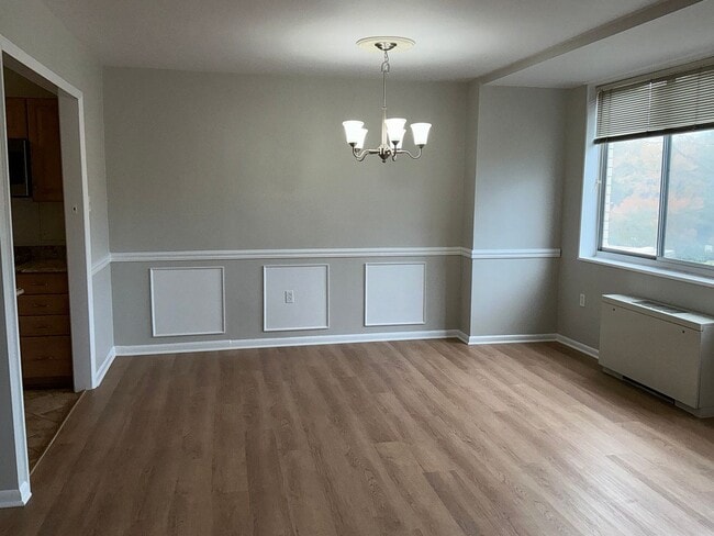 Building Photo - Luxury 2-bedroom 2-bath condo in Grosvenor...