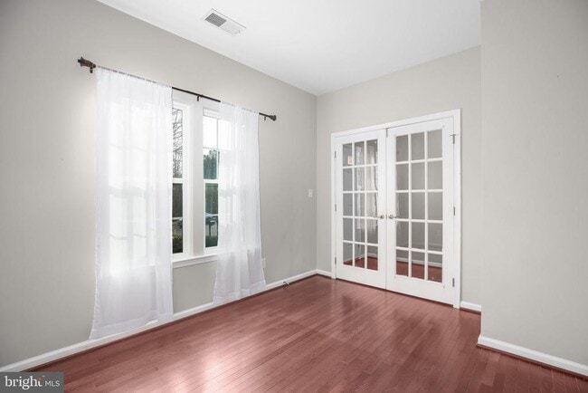 Foto del edificio - 71 Bismark Dr