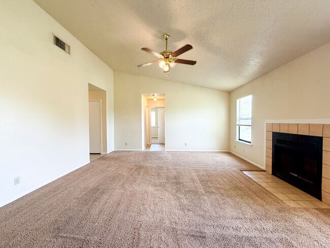 Foto del edificio - 2607 Bluebonnet Dr