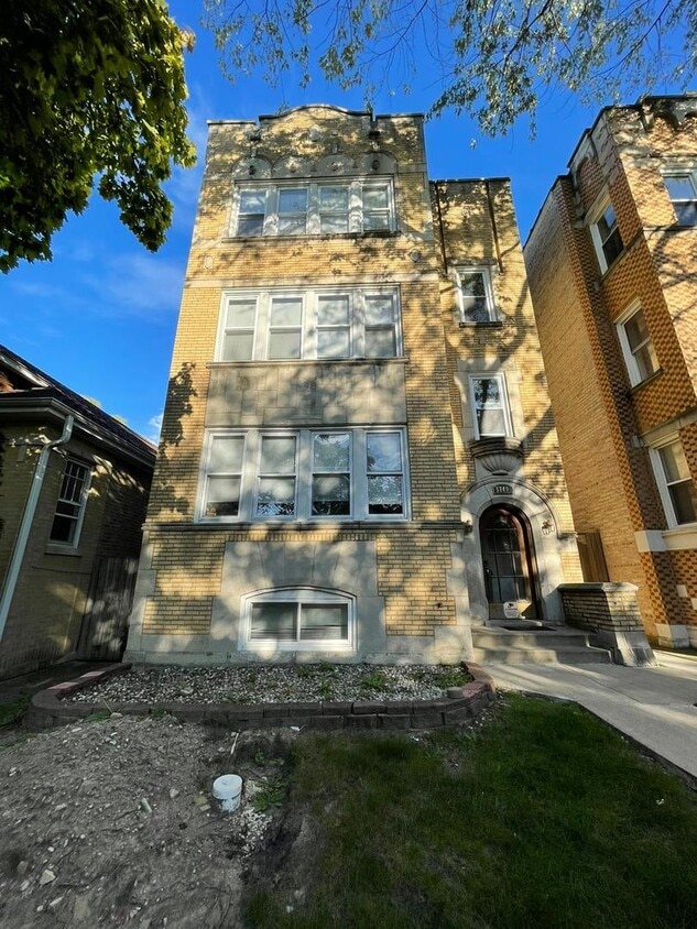 Primary Photo - 5749 N Spaulding Ave