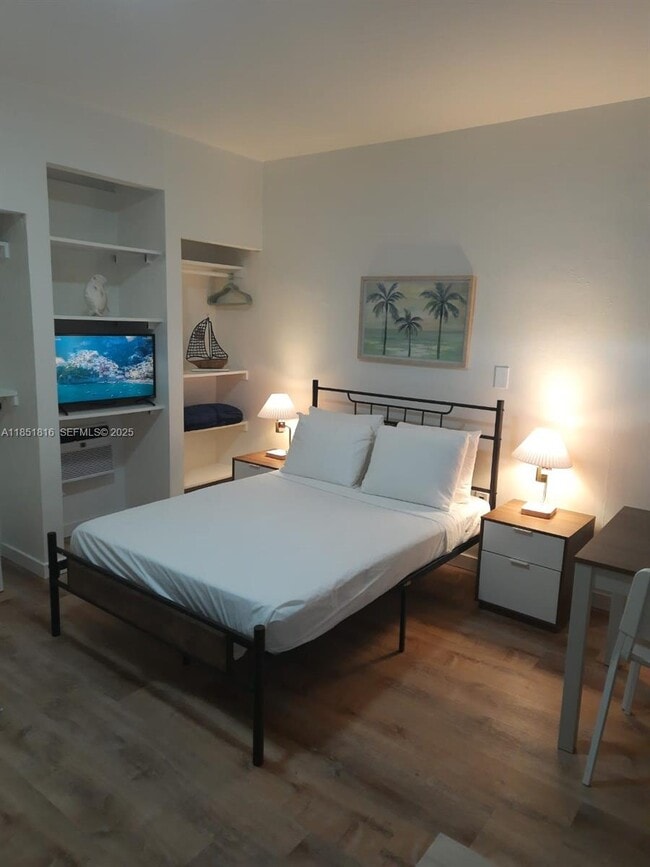 Building Photo - 709 NE 2nd Ct