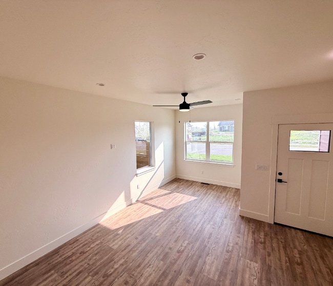 Building Photo - 604 Holstein Way