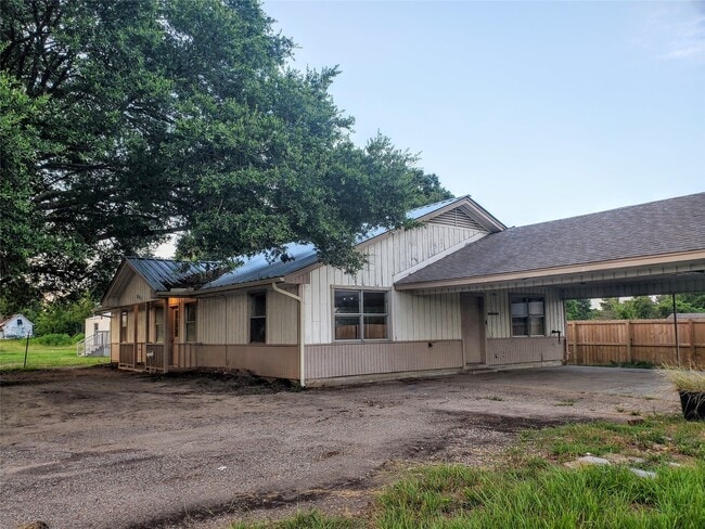 Building Photo - 601 S Cochran St