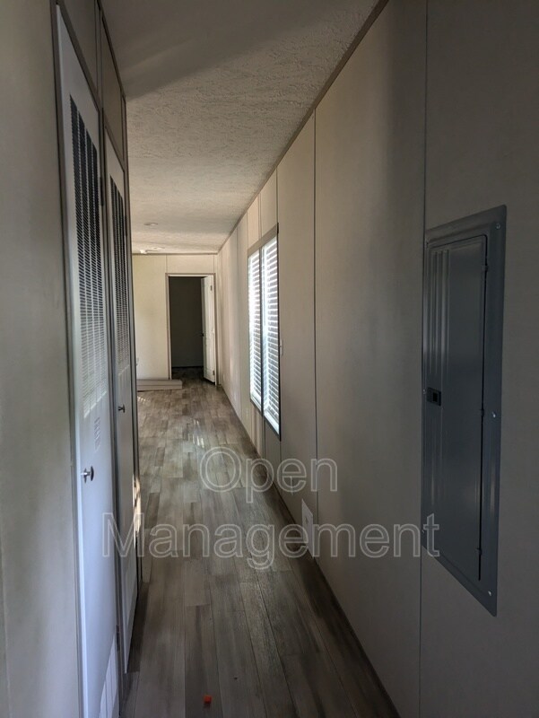 Foto del edificio - 7534 US-60