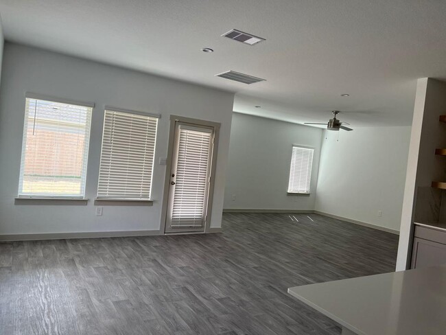 Foto del edificio - 12819 Heddington Grv Ln