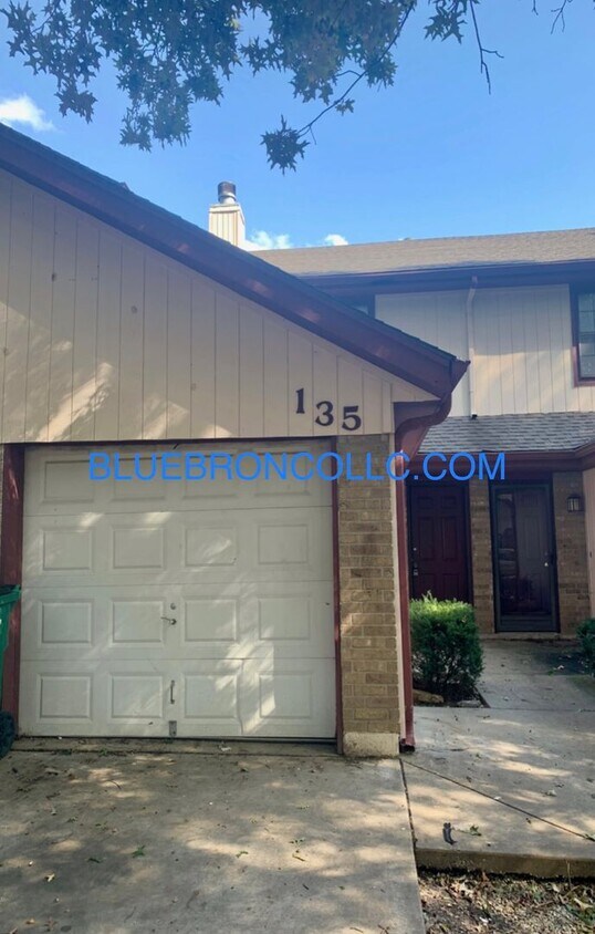 Foto principal - Spacious unit with granite counter tops and stainless steel appliances