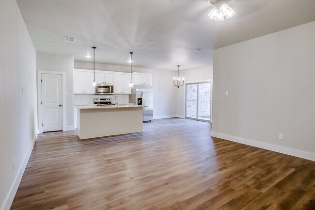Foto del edificio - Wonderful Townhome in Cooper District!