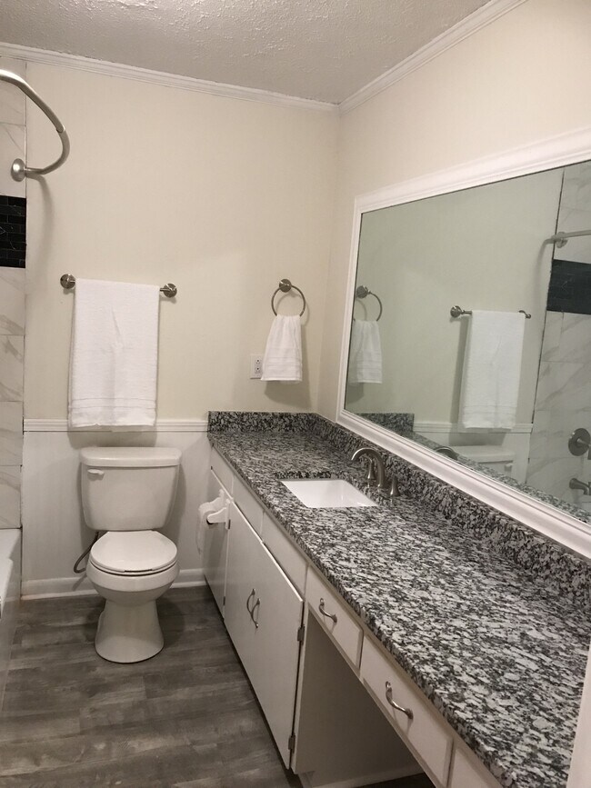 Foto del edificio - 448 Rolling Hills 3rd St