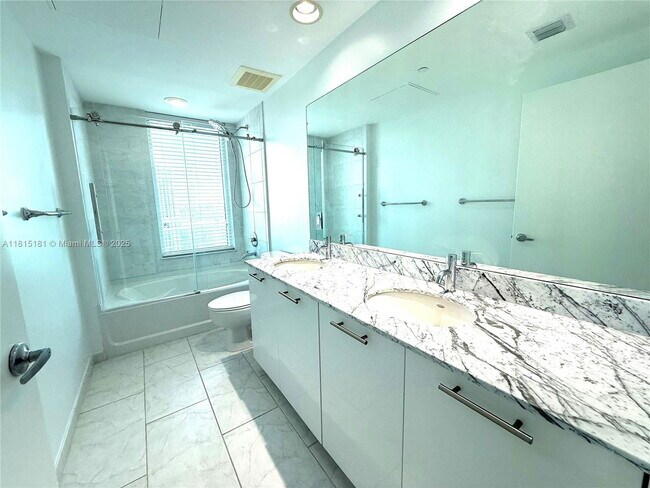 Foto del edificio - 950 Brickell Bay Dr