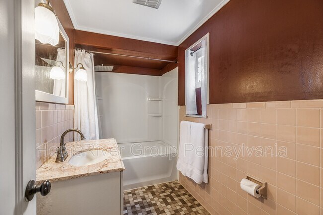 Building Photo - 8103 Patricia Dr