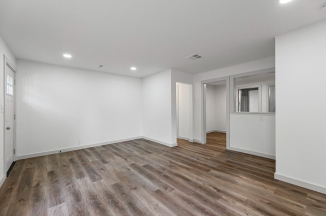 Building Photo - 4407 S Ocheltree St