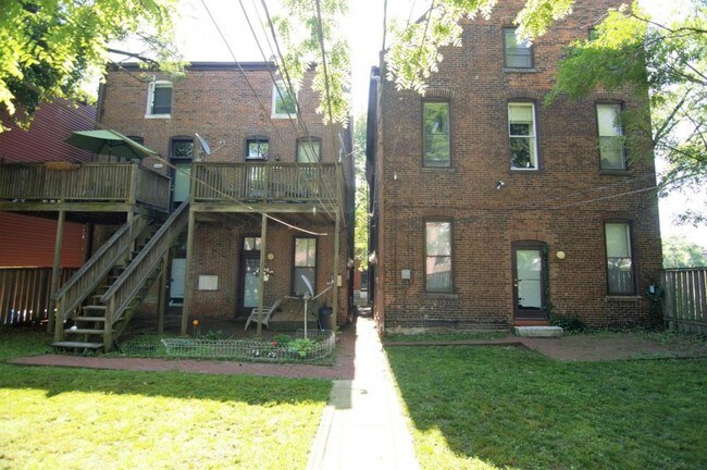 Building Photo - 2417A S 10th St St. Louis , Mo, 63104