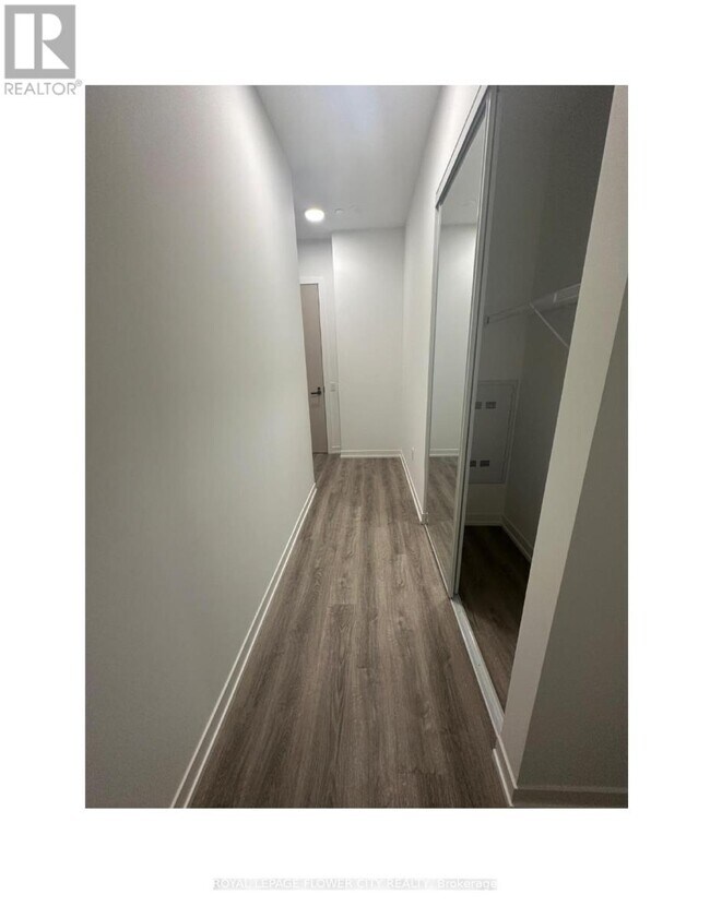 Photo du bâtiment - 8 Interchange Wy