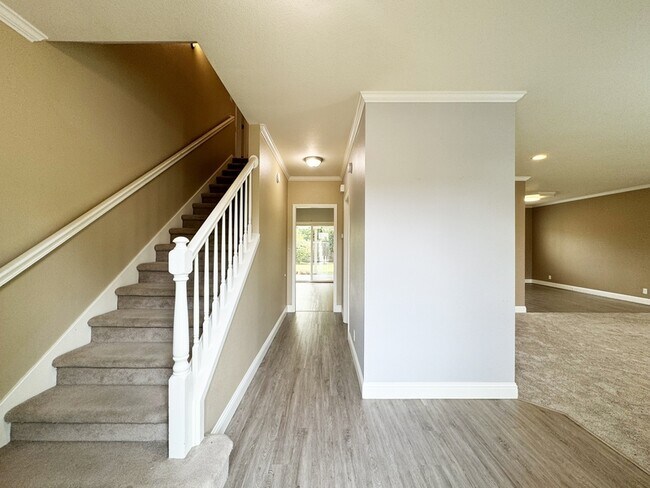 Foto del edificio - 1738 Victorian Way