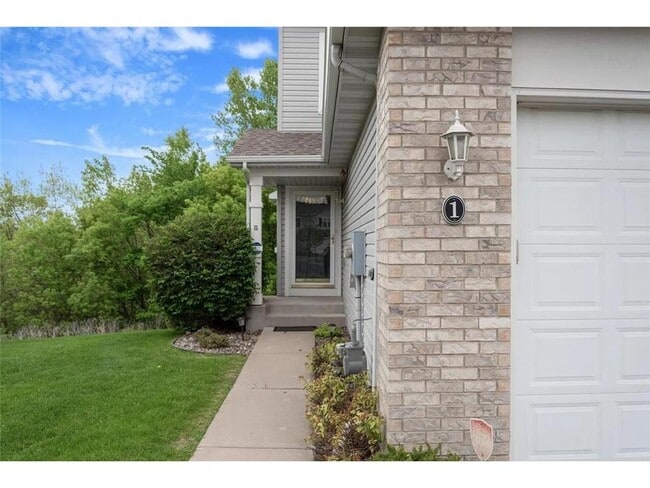 Foto del edificio - 5225 Holly Ln N