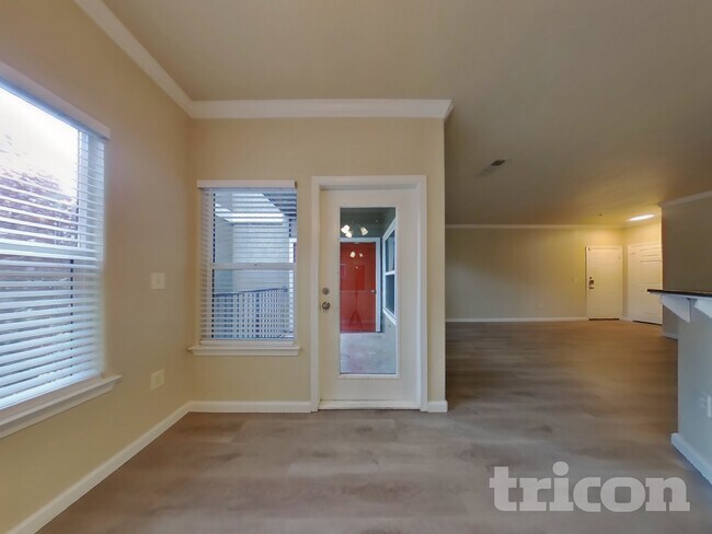 Foto del edificio - 8434 Walerga Rd